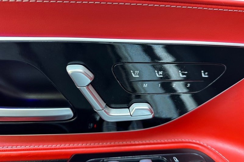 Mercedes-Benz SL-Class Vehicle Full-screen Gallery Image 13