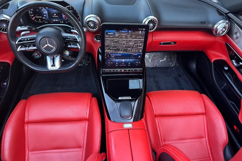 Mercedes-Benz SL-Class Vehicle Full-screen Gallery Image 15