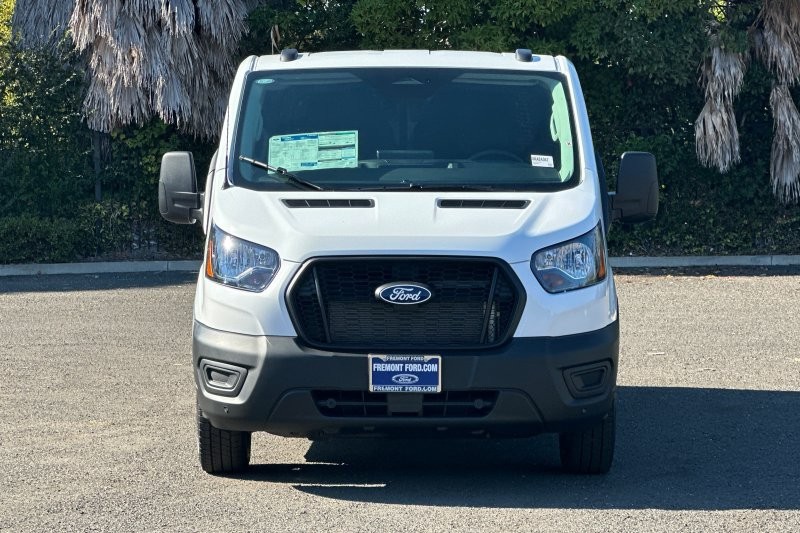 Ford Transit-150 Vehicle Full-screen Gallery Image 08