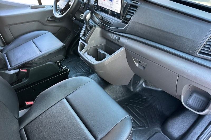 Ford Transit-150 Vehicle Full-screen Gallery Image 15
