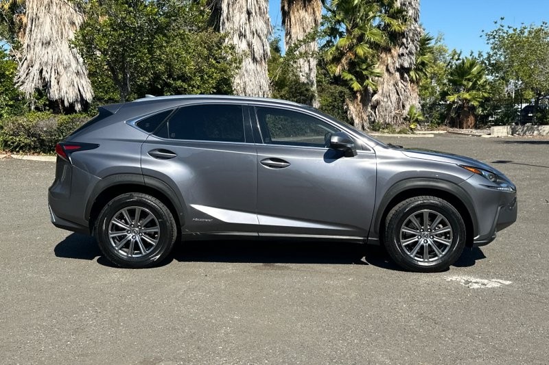 Lexus NX Vehicle Full-screen Gallery Image 02
