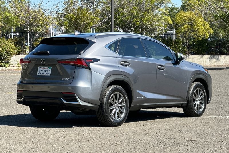 Lexus NX Vehicle Full-screen Gallery Image 03