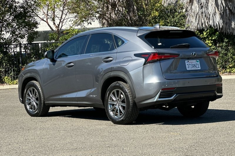 Lexus NX Vehicle Full-screen Gallery Image 05