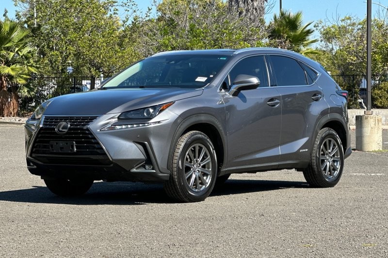 Lexus NX Vehicle Full-screen Gallery Image 08