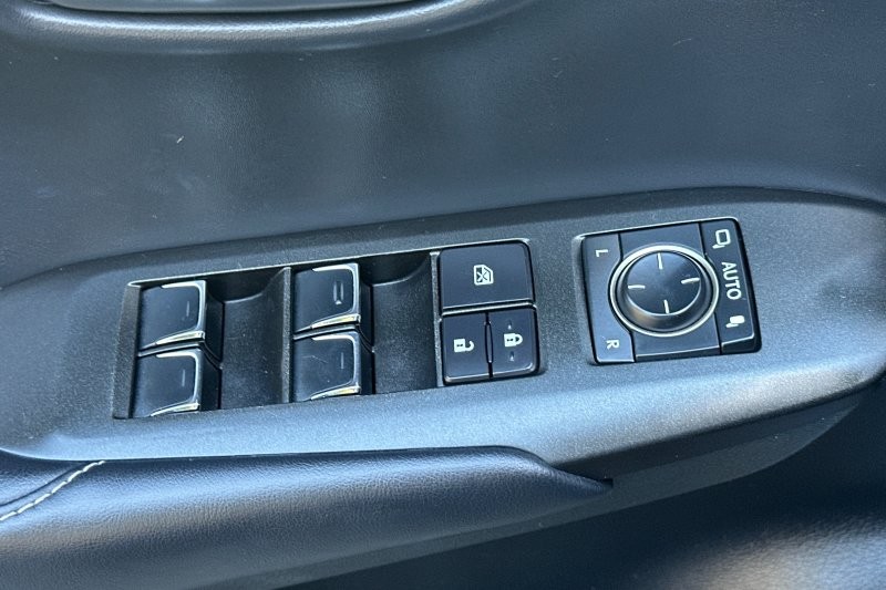 Lexus NX Vehicle Full-screen Gallery Image 12