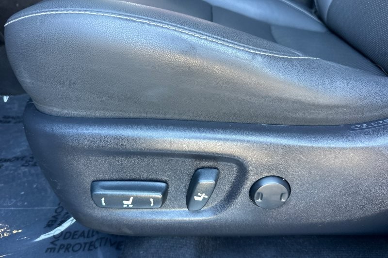 Lexus NX Vehicle Full-screen Gallery Image 13