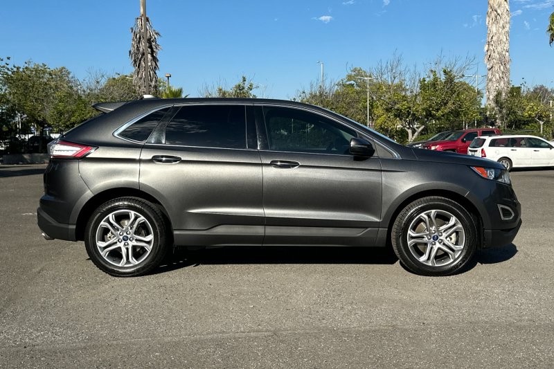 Ford Edge Vehicle Full-screen Gallery Image 02
