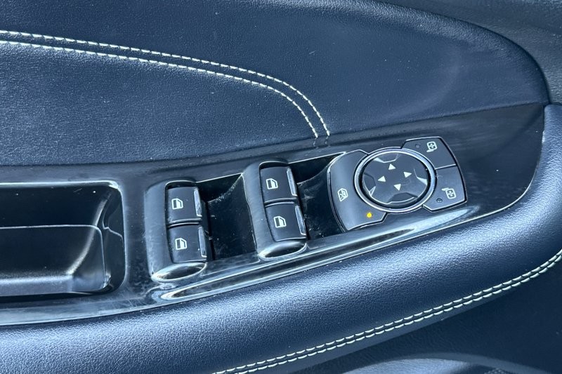 Ford Edge Vehicle Full-screen Gallery Image 12