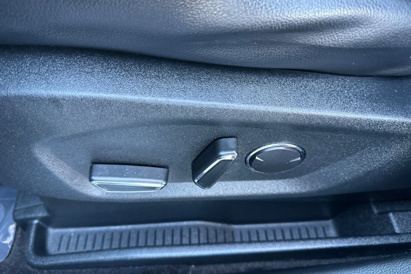 Ford Edge Vehicle Full-screen Gallery Image 13