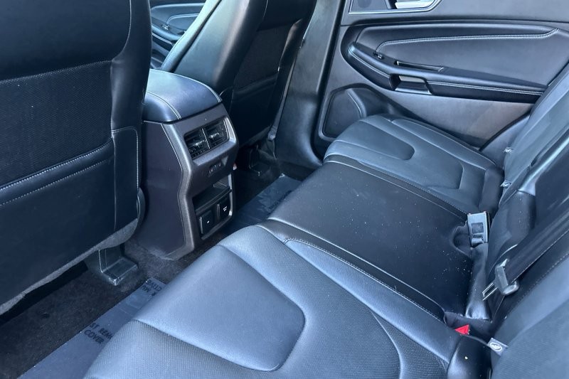 Ford Edge Vehicle Full-screen Gallery Image 14