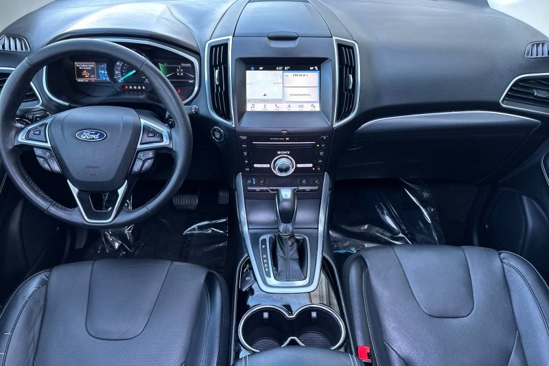 Ford Edge Vehicle Full-screen Gallery Image 15