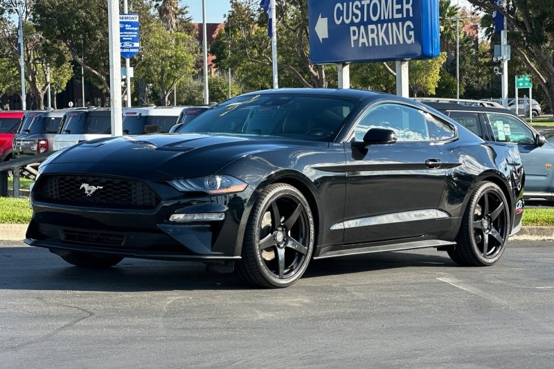 Ford Mustang Vehicle Full-screen Gallery Image 07