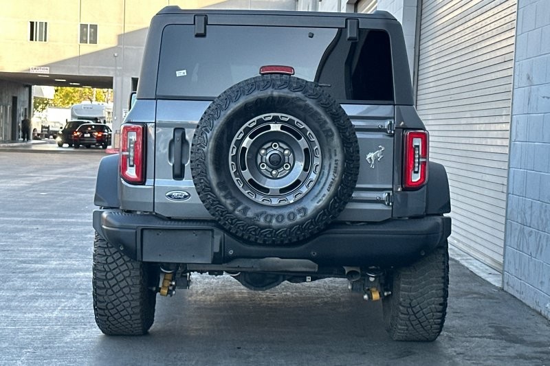 Ford Bronco Vehicle Full-screen Gallery Image 04
