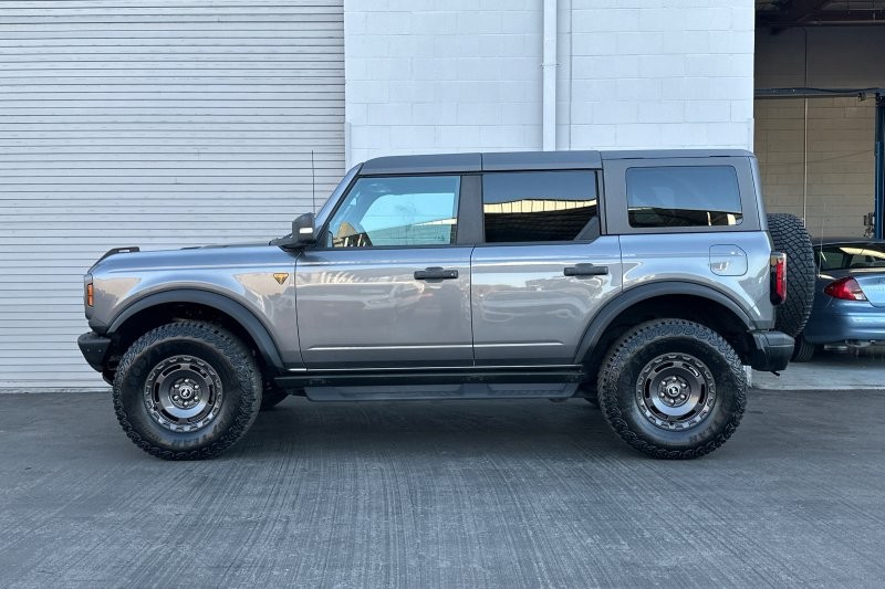 Ford Bronco Vehicle Full-screen Gallery Image 07
