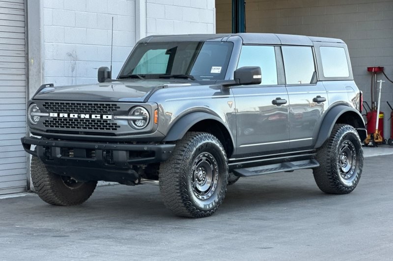 Ford Bronco Vehicle Full-screen Gallery Image 08