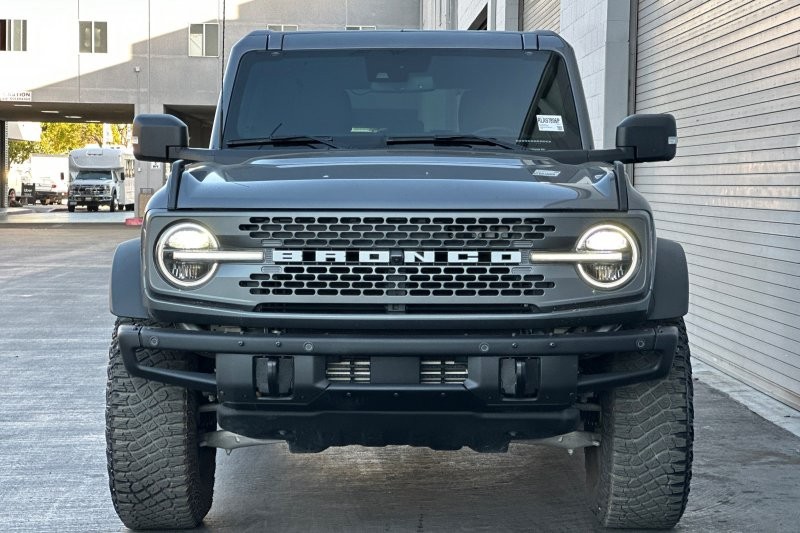 Ford Bronco Vehicle Full-screen Gallery Image 09