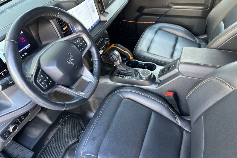 Ford Bronco Vehicle Full-screen Gallery Image 10