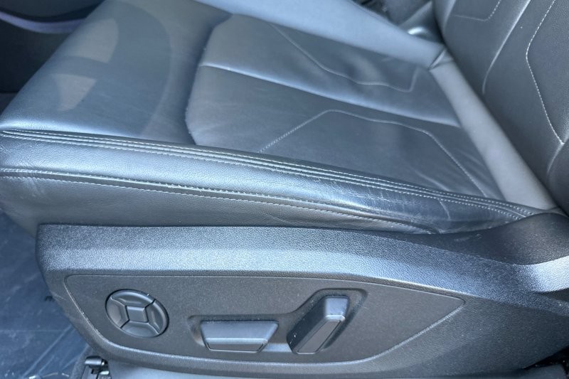 Audi Q3 Vehicle Full-screen Gallery Image 13