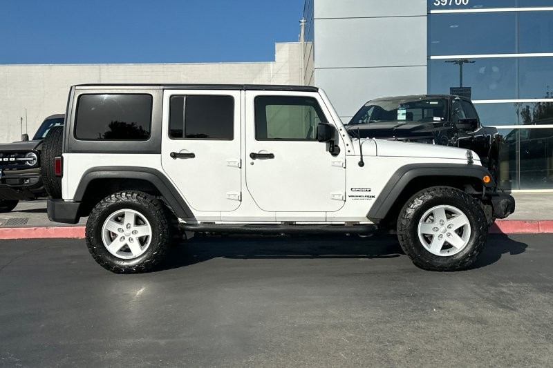 Jeep Wrangler JK Vehicle Full-screen Gallery Image 02