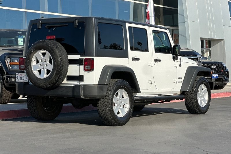 Jeep Wrangler JK Vehicle Full-screen Gallery Image 03