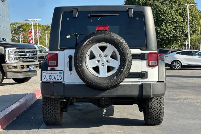 Jeep Wrangler JK Vehicle Full-screen Gallery Image 04