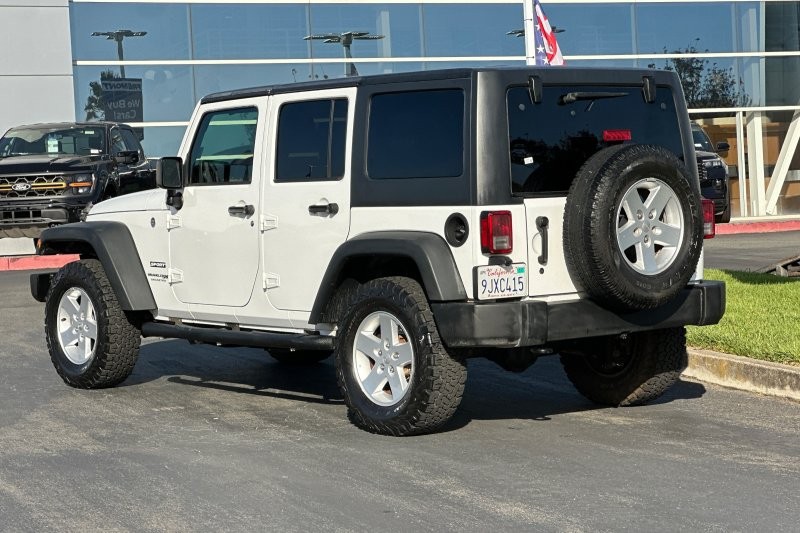 Jeep Wrangler JK Vehicle Full-screen Gallery Image 05