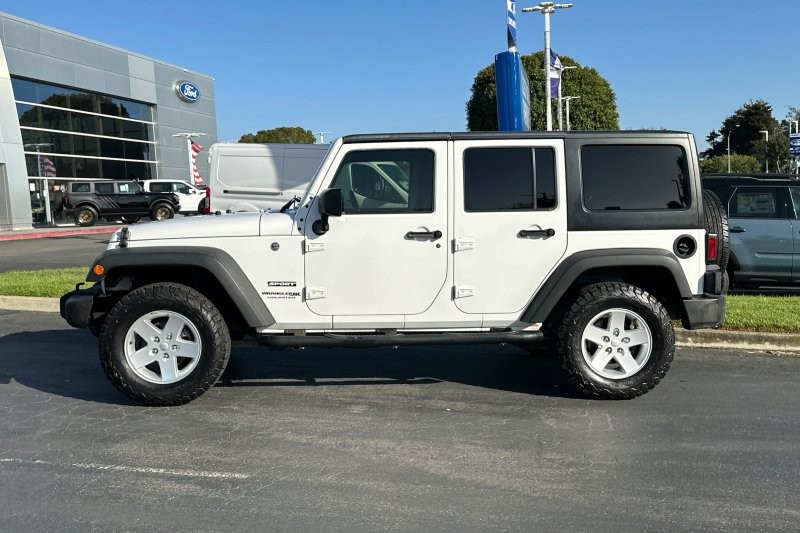 Jeep Wrangler JK Vehicle Full-screen Gallery Image 06