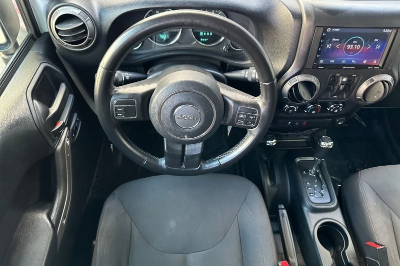 Jeep Wrangler JK Vehicle Full-screen Gallery Image 15