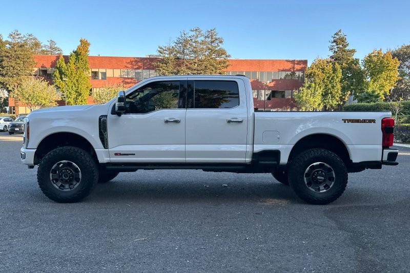 Ford F-250SD Vehicle Full-screen Gallery Image 07