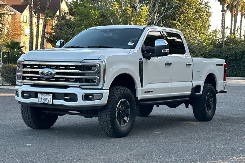 Ford F-250SD Vehicle Full-screen Gallery Image 08