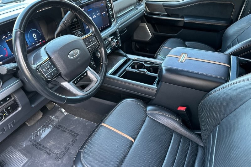 Ford F-250SD Vehicle Full-screen Gallery Image 10