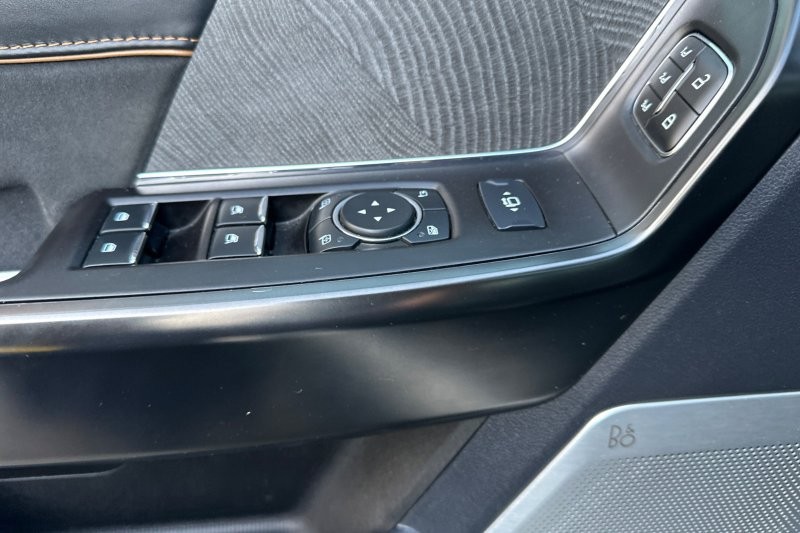 Ford F-250SD Vehicle Full-screen Gallery Image 11