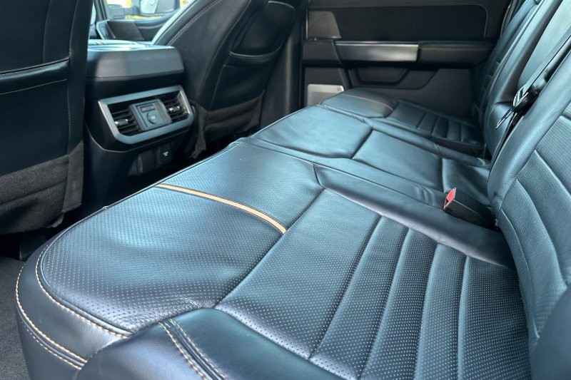 Ford F-250SD Vehicle Full-screen Gallery Image 14