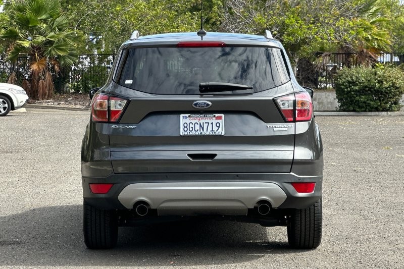 Ford Escape Vehicle Full-screen Gallery Image 04