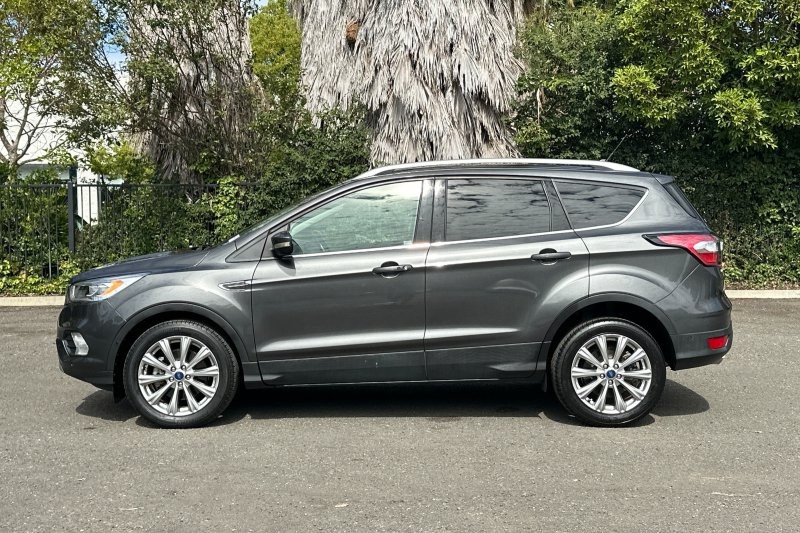 Ford Escape Vehicle Full-screen Gallery Image 07