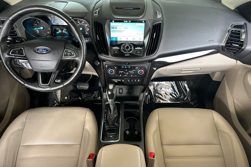 Ford Escape Vehicle Full-screen Gallery Image 15
