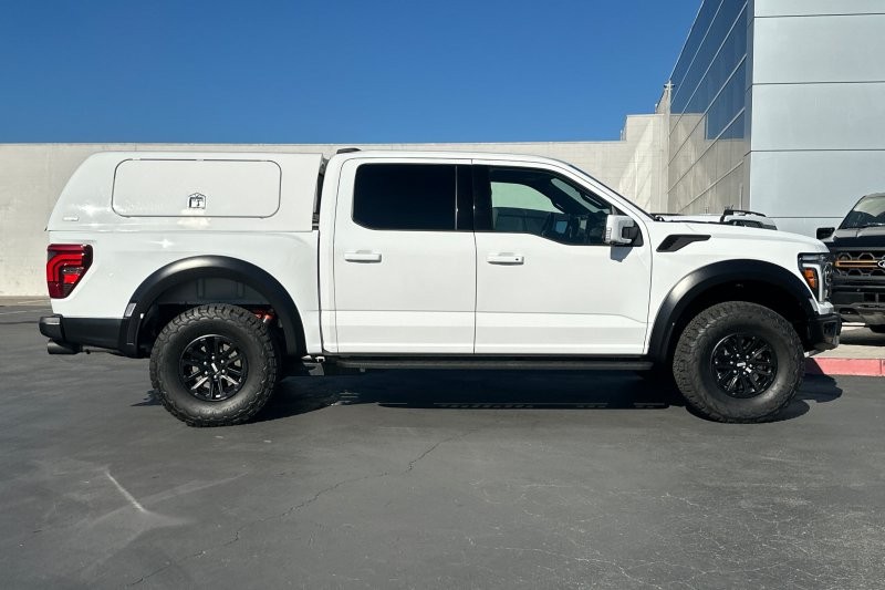 Ford F-150 Vehicle Full-screen Gallery Image 02
