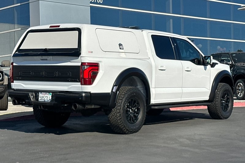 Ford F-150 Vehicle Full-screen Gallery Image 03