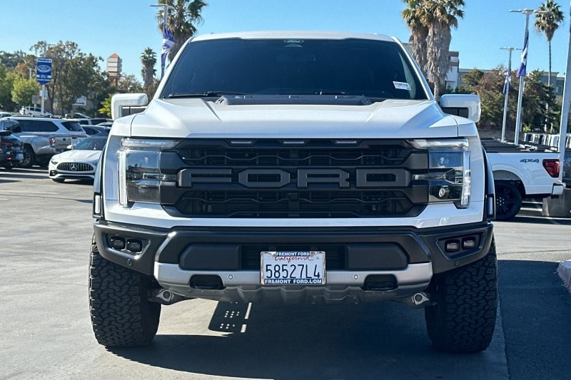 Ford F-150 Vehicle Full-screen Gallery Image 09