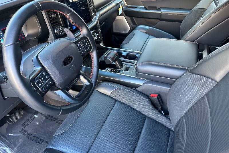 Ford F-150 Vehicle Full-screen Gallery Image 10