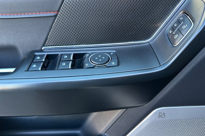 Ford F-150 Vehicle Full-screen Gallery Image 11