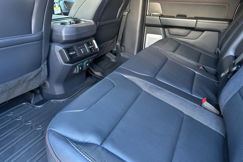 Ford F-150 Vehicle Full-screen Gallery Image 14