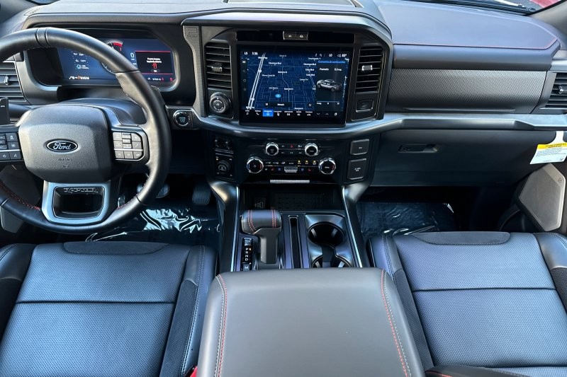 Ford F-150 Vehicle Full-screen Gallery Image 15