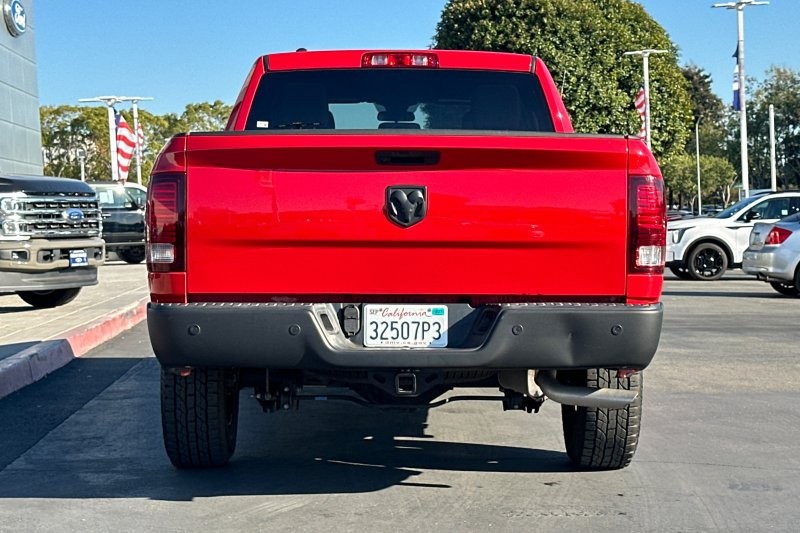 Ram 1500 Classic Vehicle Full-screen Gallery Image 04
