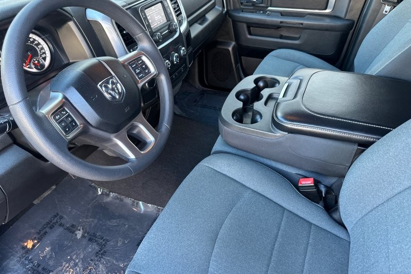 Ram 1500 Classic Vehicle Full-screen Gallery Image 10