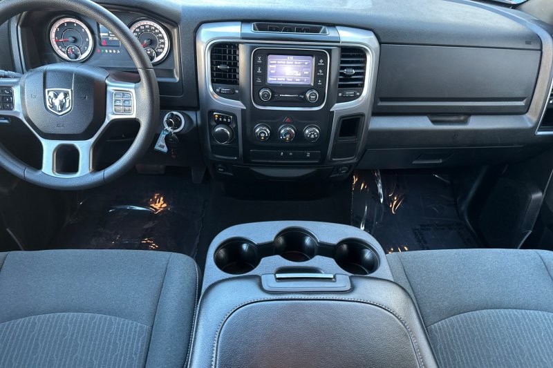 Ram 1500 Classic Vehicle Full-screen Gallery Image 15