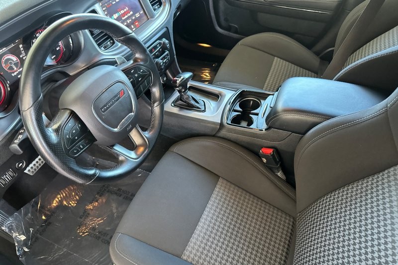 Dodge Charger Vehicle Full-screen Gallery Image 10