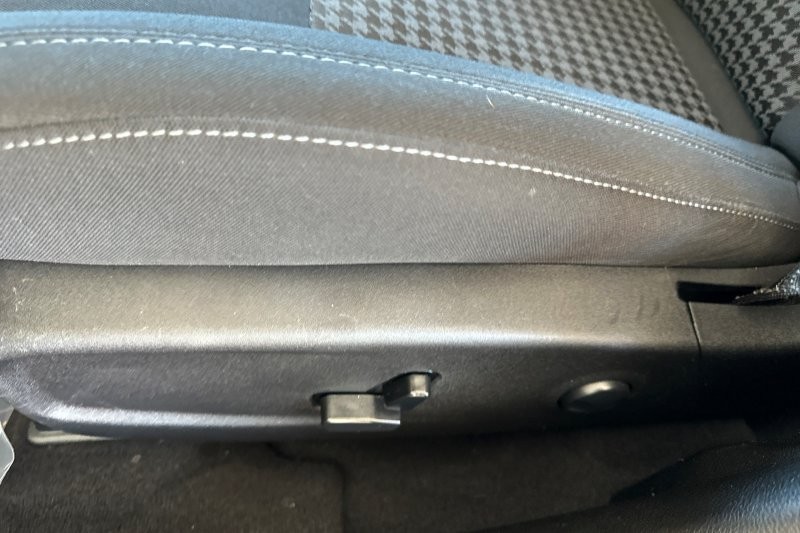 Dodge Charger Vehicle Full-screen Gallery Image 13