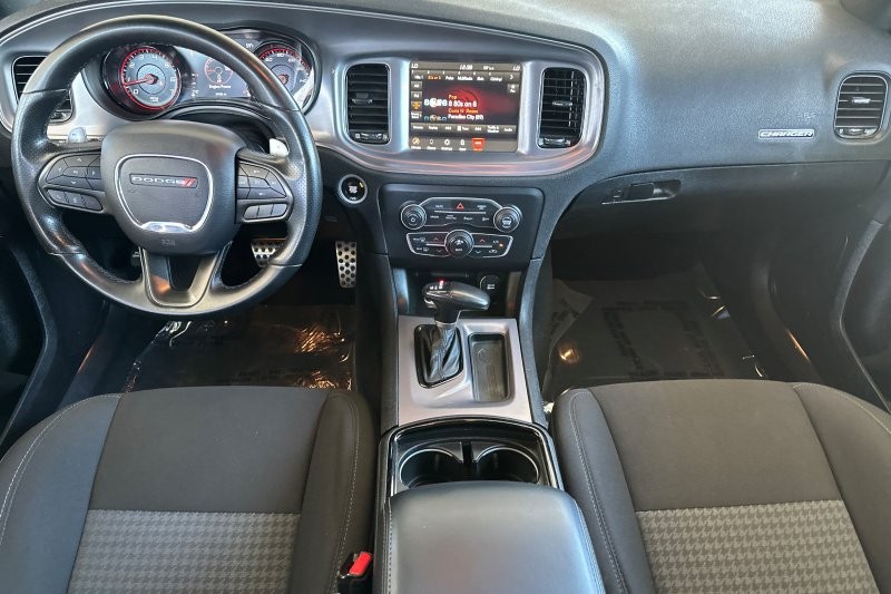Dodge Charger Vehicle Full-screen Gallery Image 15
