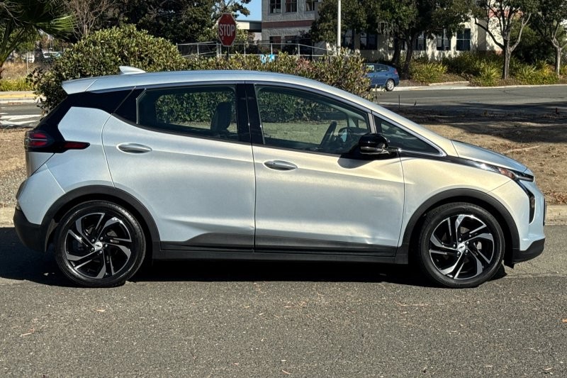 Chevrolet Bolt EV Vehicle Full-screen Gallery Image 02